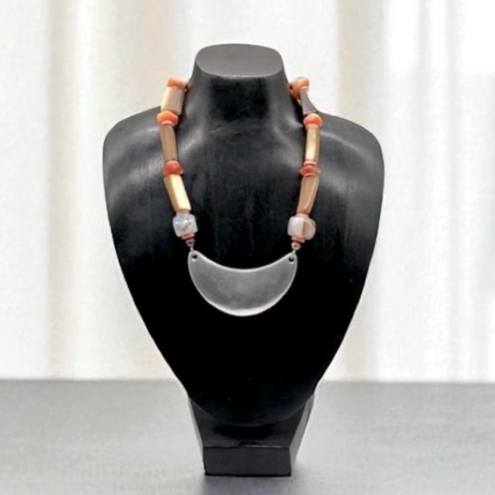 Vintage Alexis Kirk Natural Stone Lucite Bead Necklace w/Silver Tone Pendant 16"